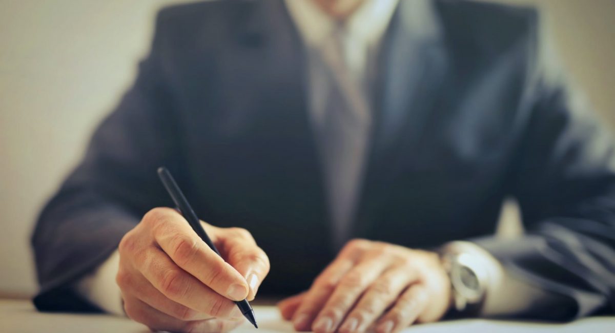 אבי לוי - עורך דין לדיני חוזים